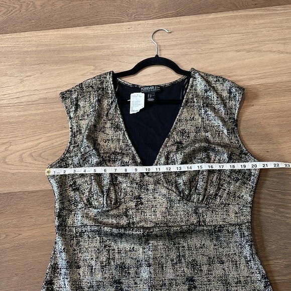 Forever 21 Plus Size 2X Black Gold Metallic Foil Dress NWT - Picture 6 of 11